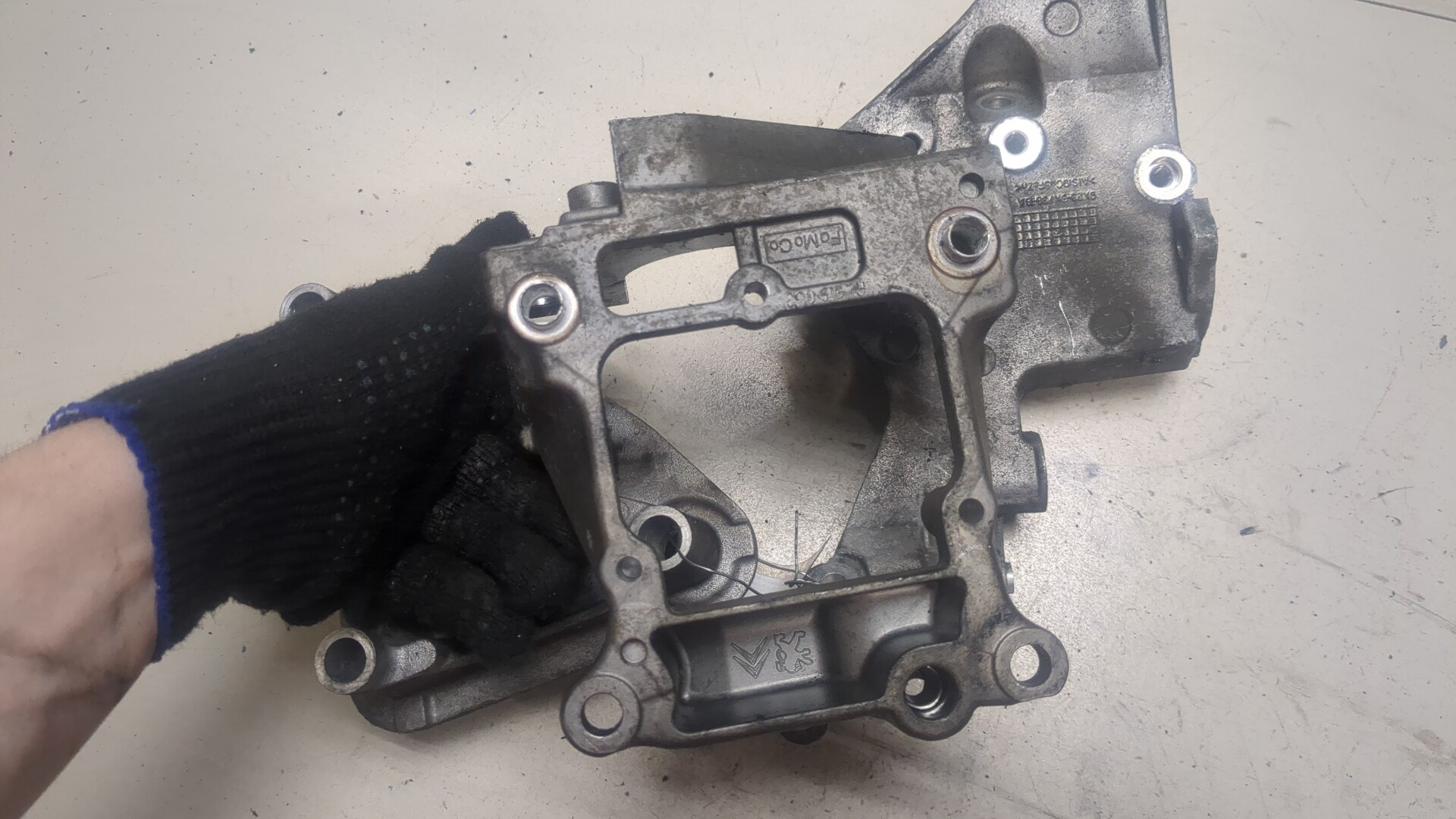 Кронштейн двигателя