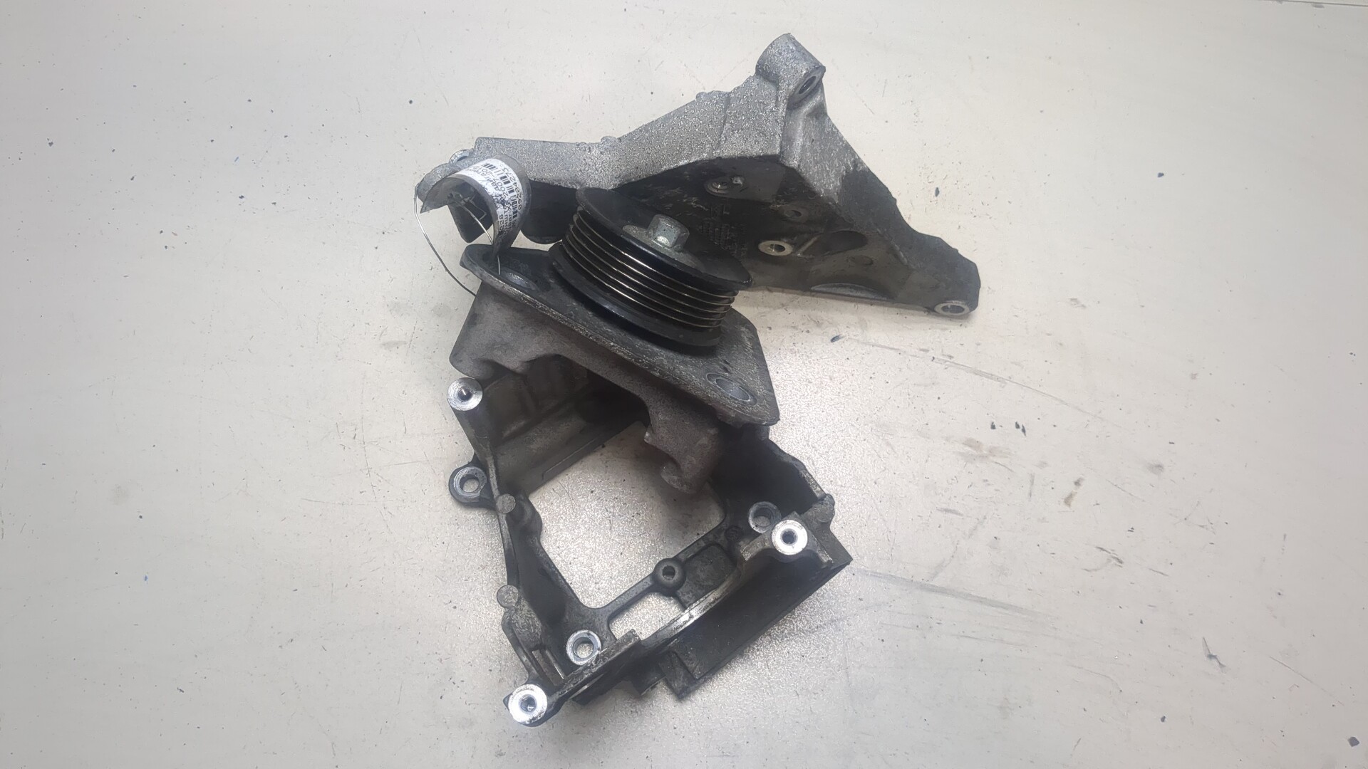 Кронштейн двигателя