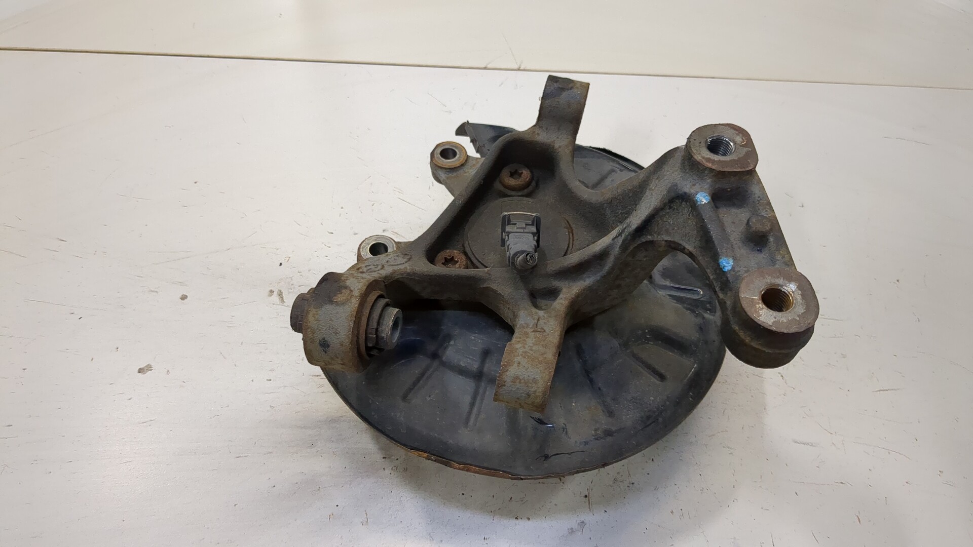 Кулак поворотный задний левый