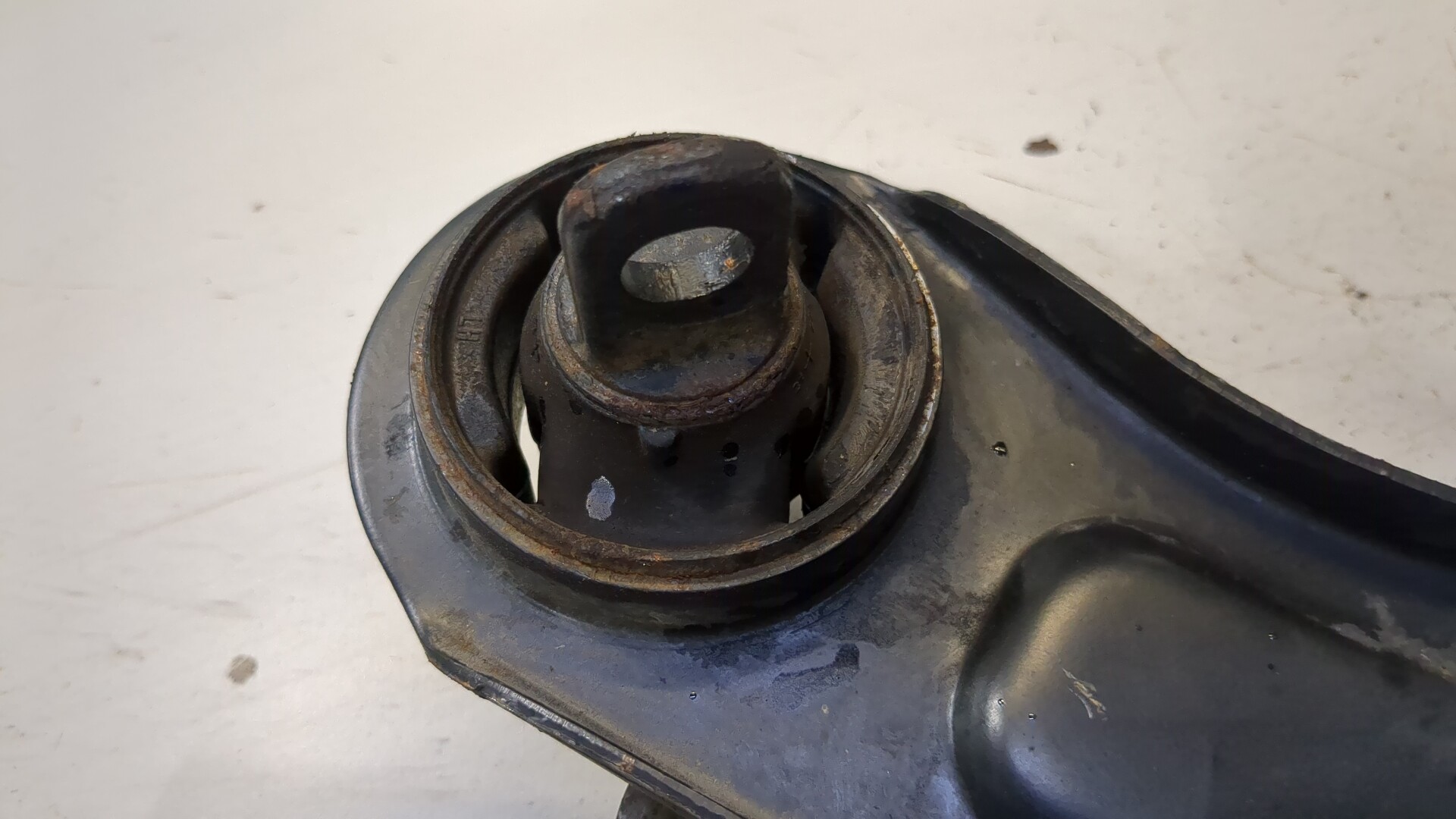 Рычаг задний левый