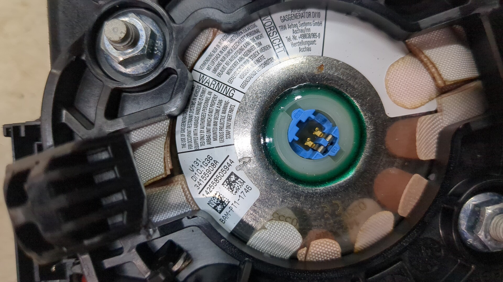 Подушка безопасности в рулевое колесо