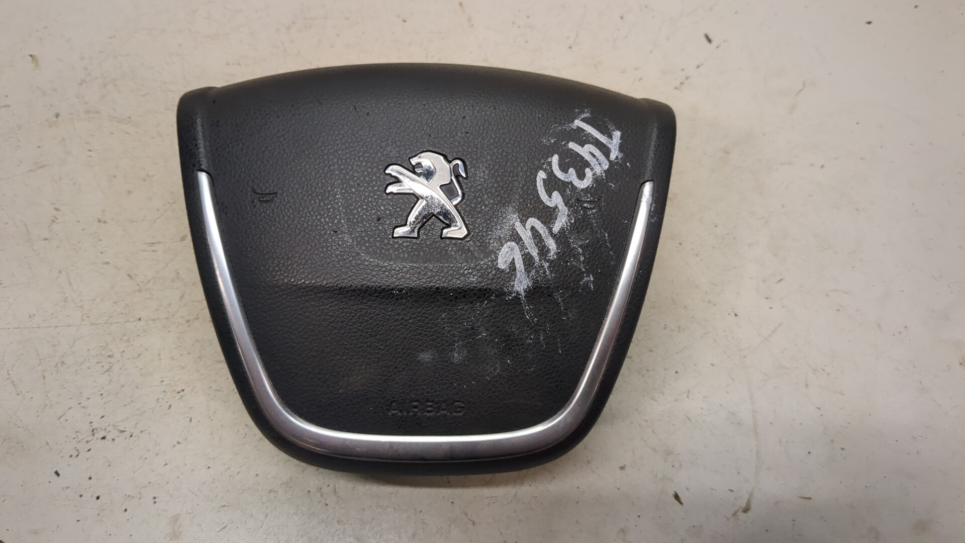 Подушка безопасности в рулевое колесо