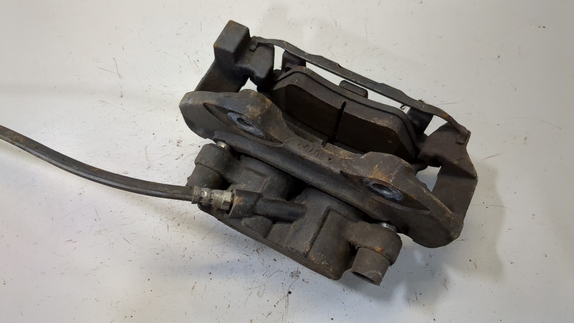 Суппорт передний левый