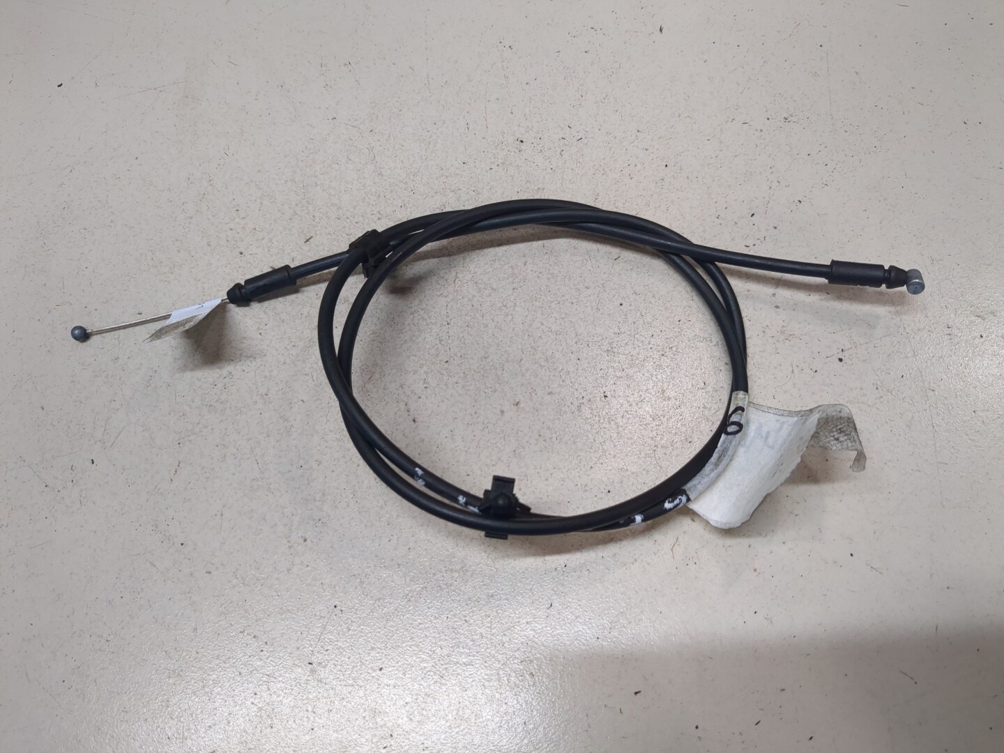 Трос открывания капота