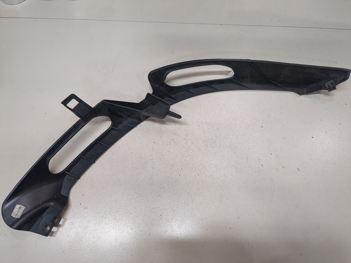 Кронштейн фар левый