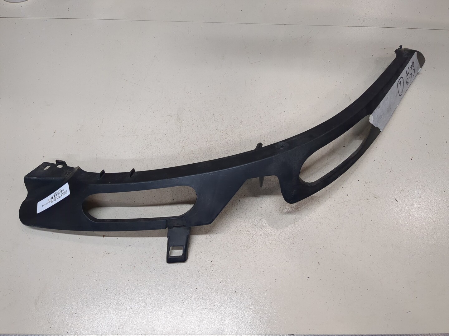 Кронштейн фар левый