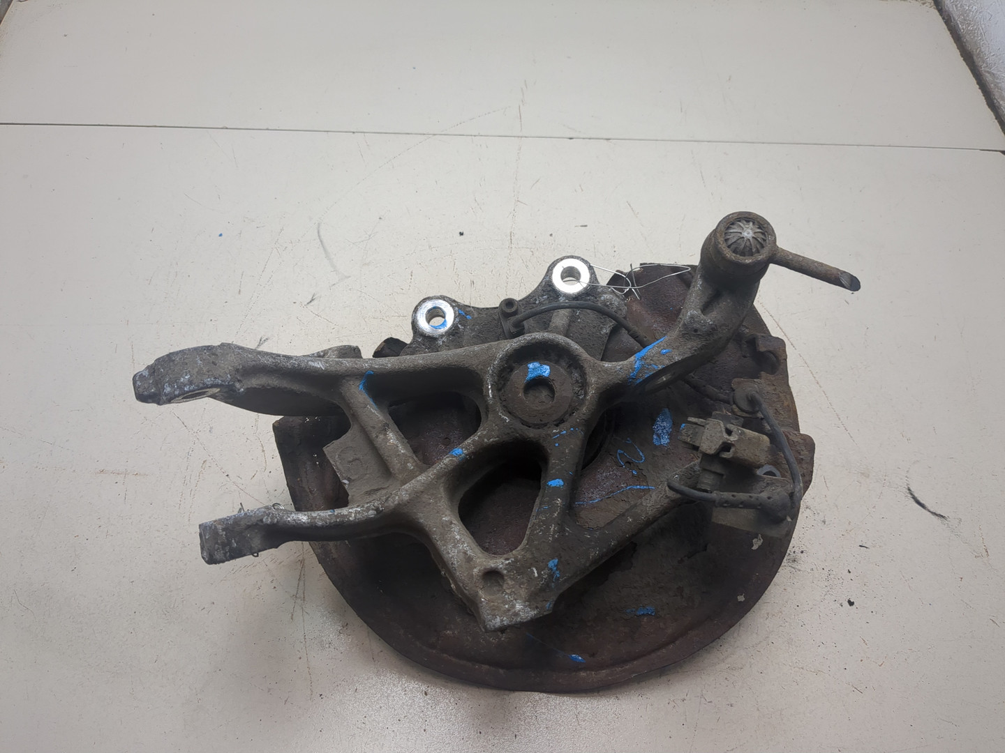 Кулак поворотный задний левый