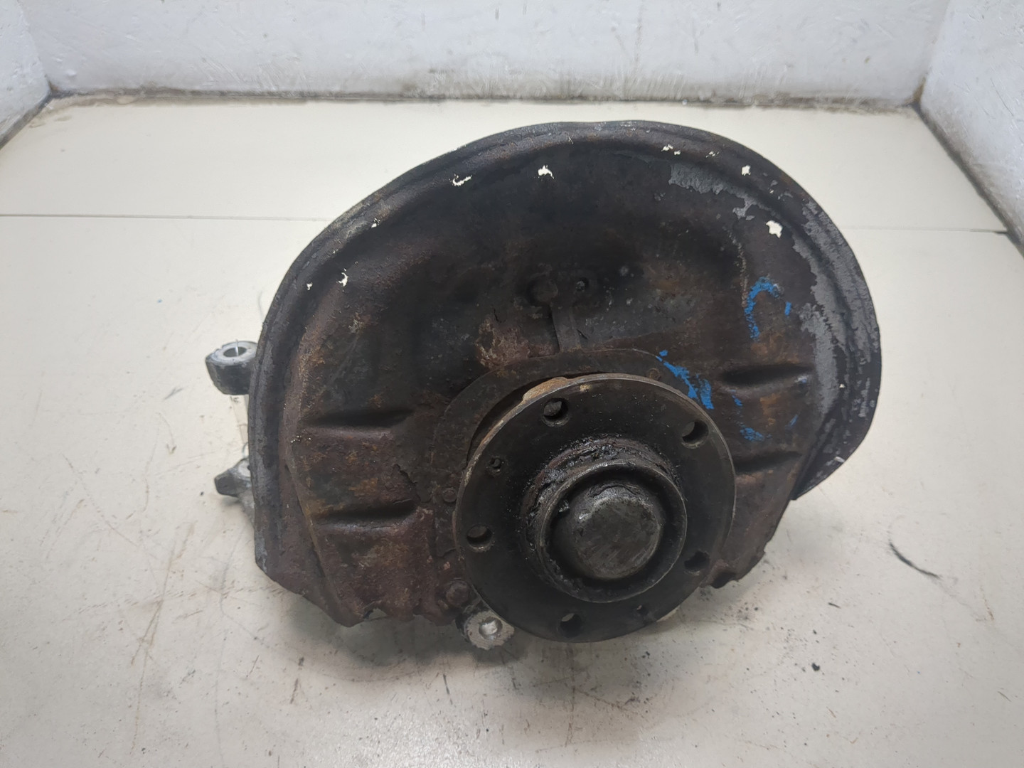 Кулак поворотный задний левый