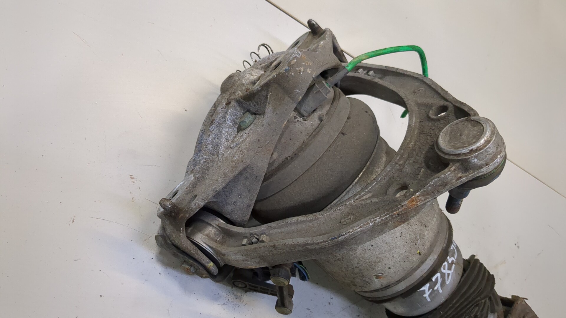 Амортизатор передний правый