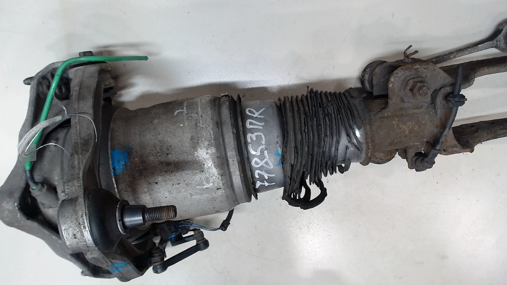 Амортизатор передний правый