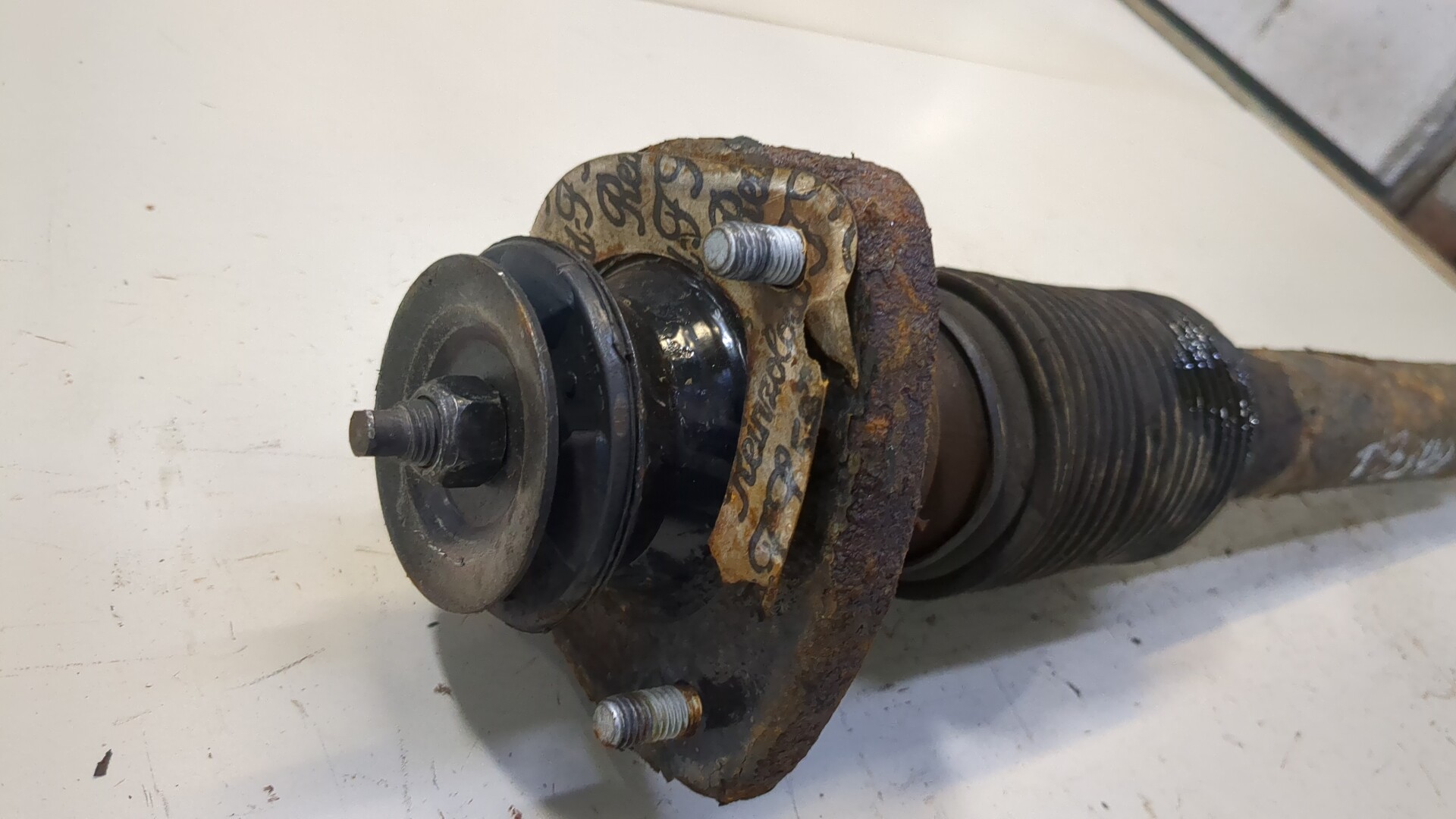 Амортизатор задний (стойка)