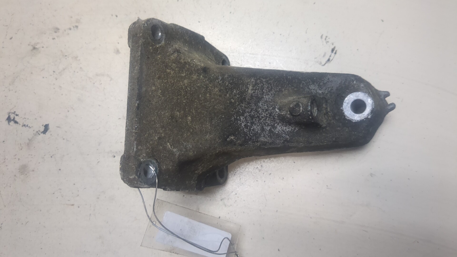 Кронштейн двигателя