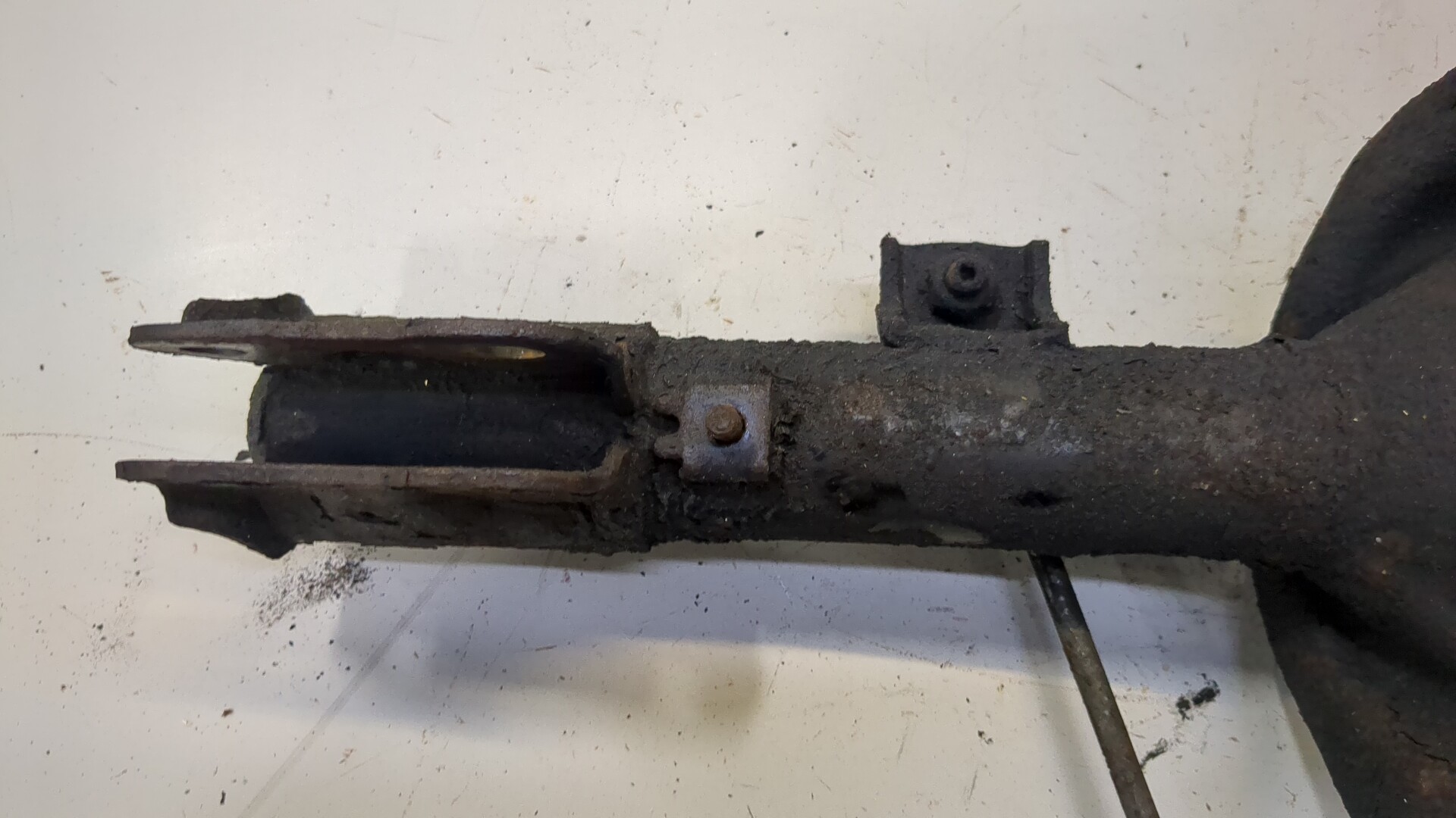 Амортизатор передний правый