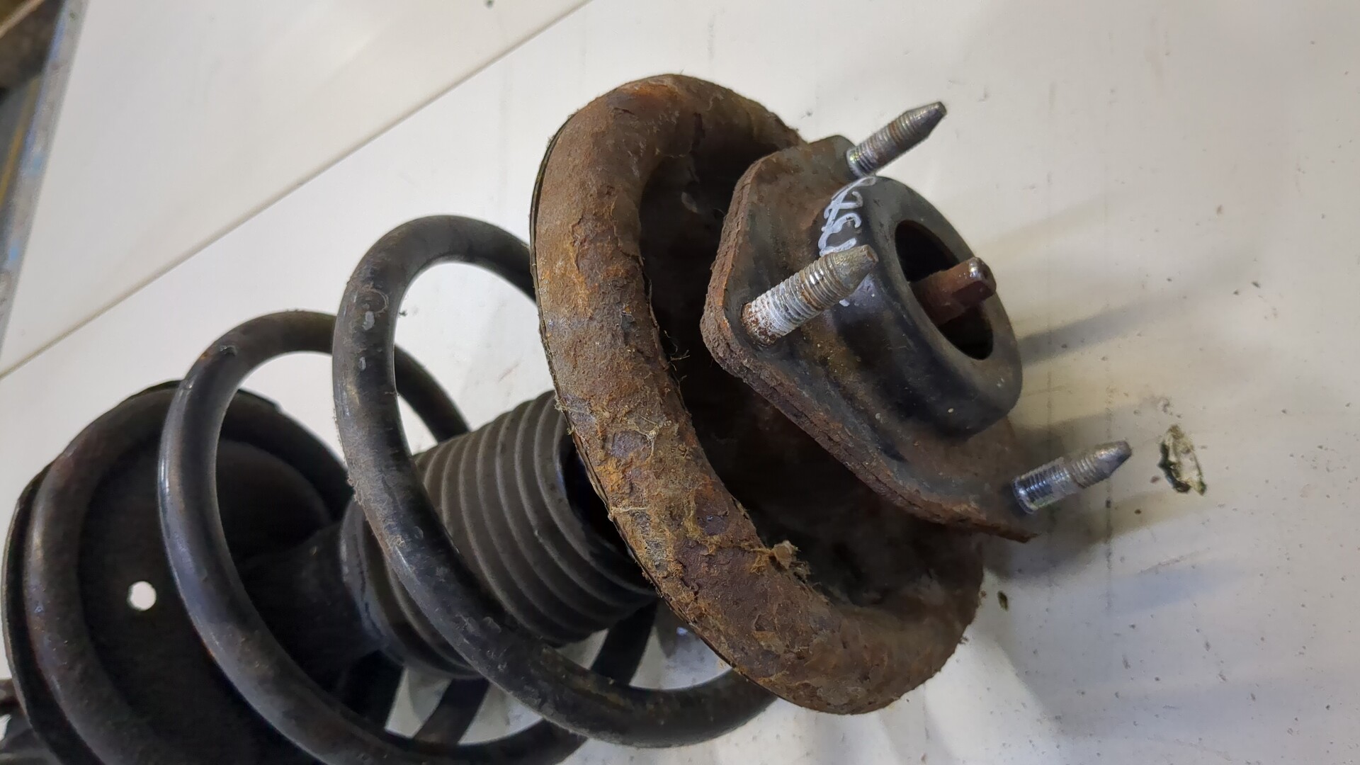 Амортизатор передний правый