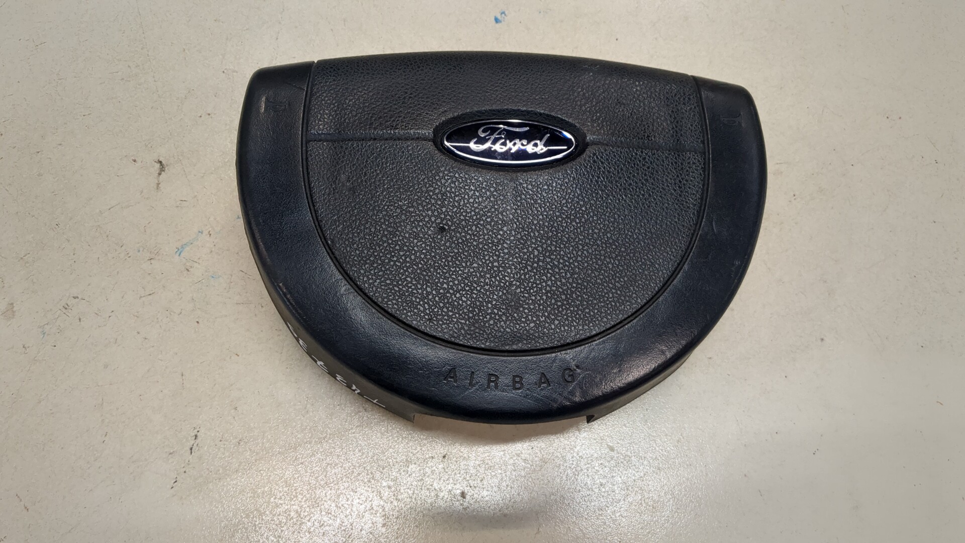 Подушка безопасности в рулевое колесо