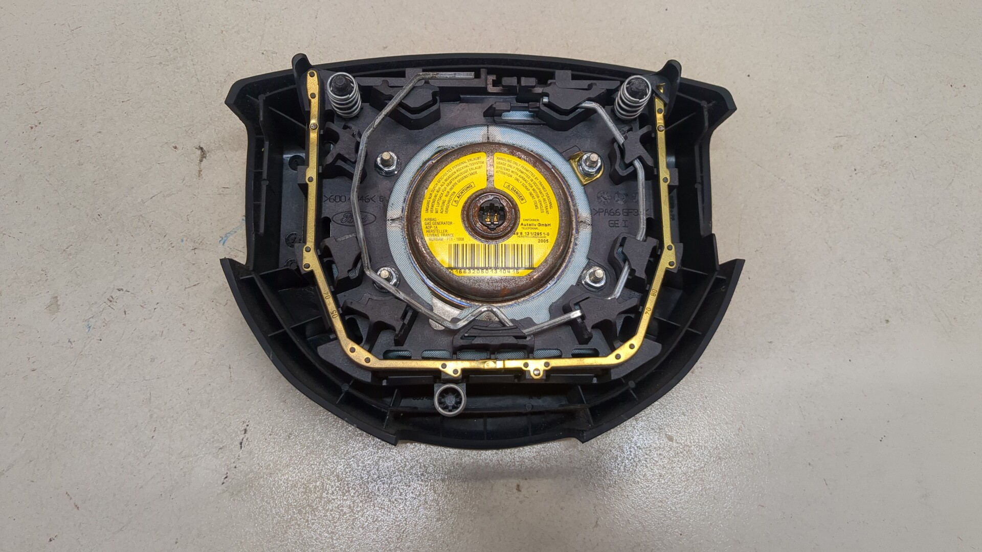 Подушка безопасности в рулевое колесо