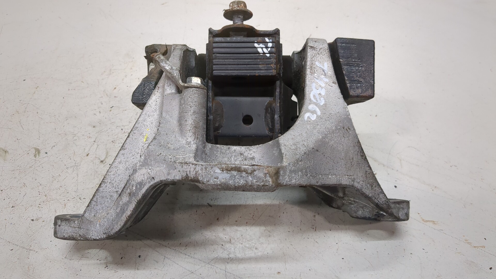 Опора двигателя