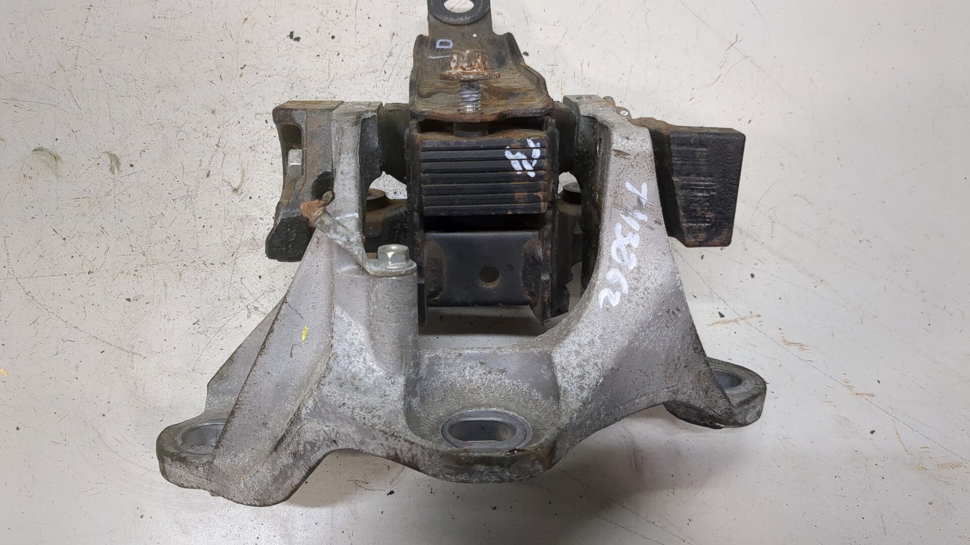 Опора двигателя