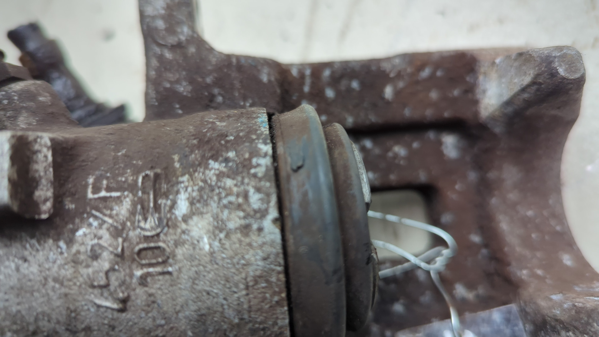 Суппорт задний правый