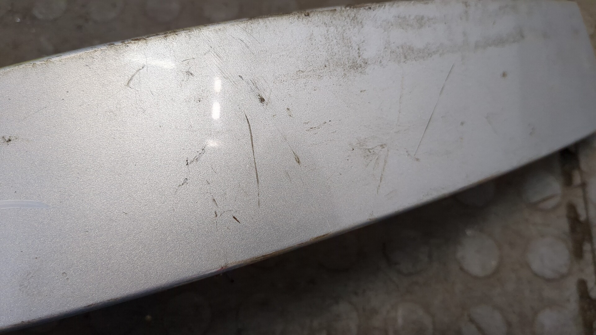 Планка под фару левая