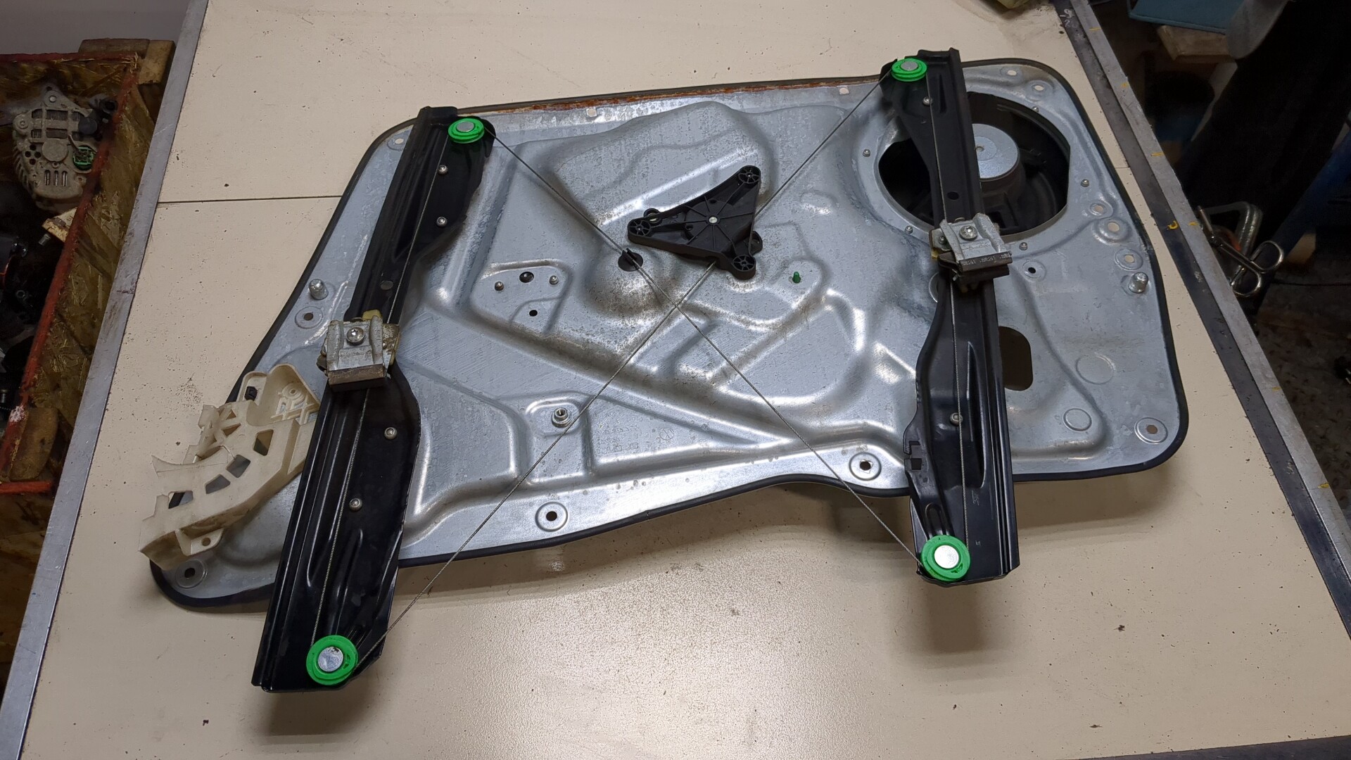 Стеклоподъемник электр. передний левый