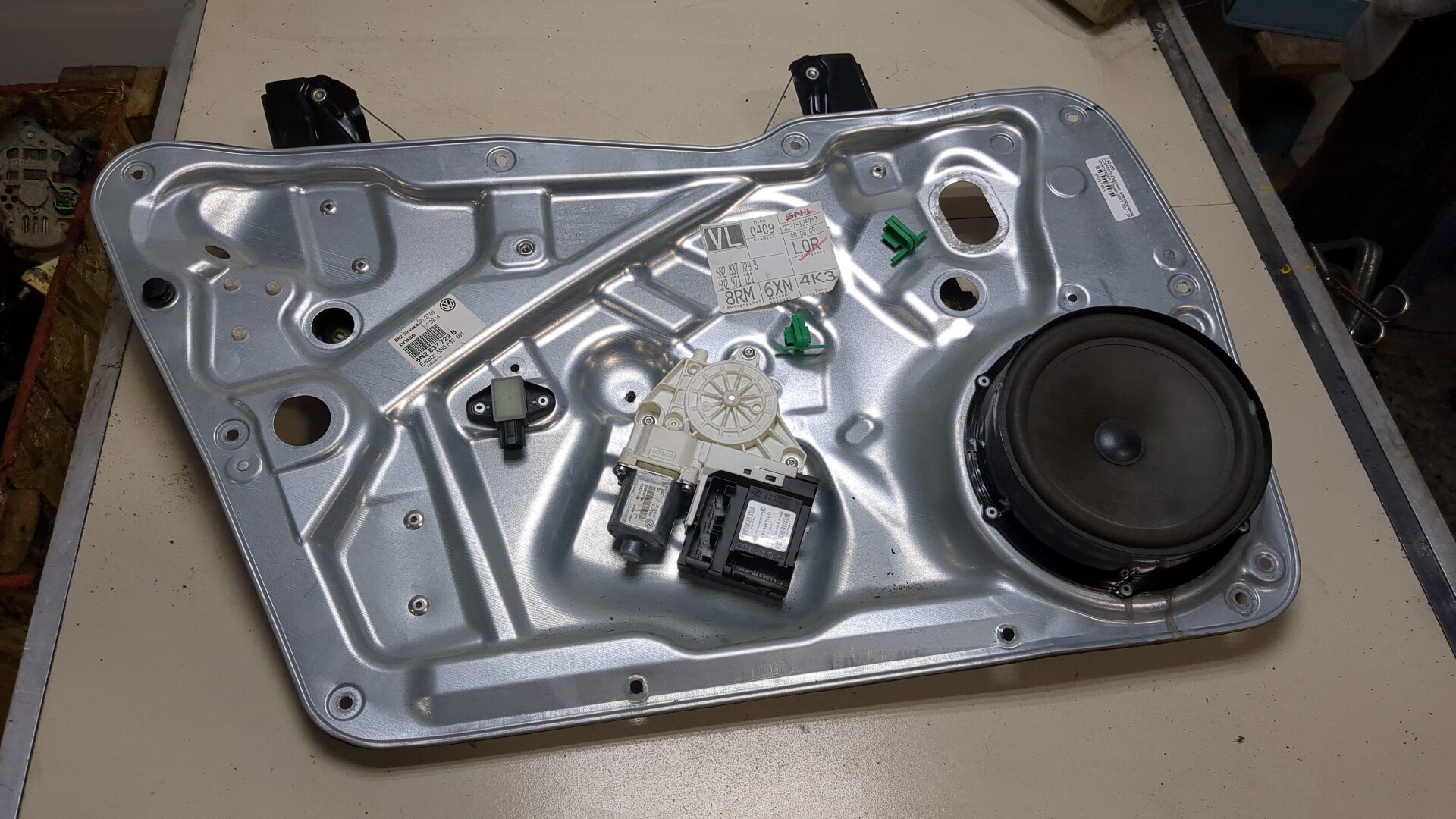 Стеклоподъемник электр. передний левый