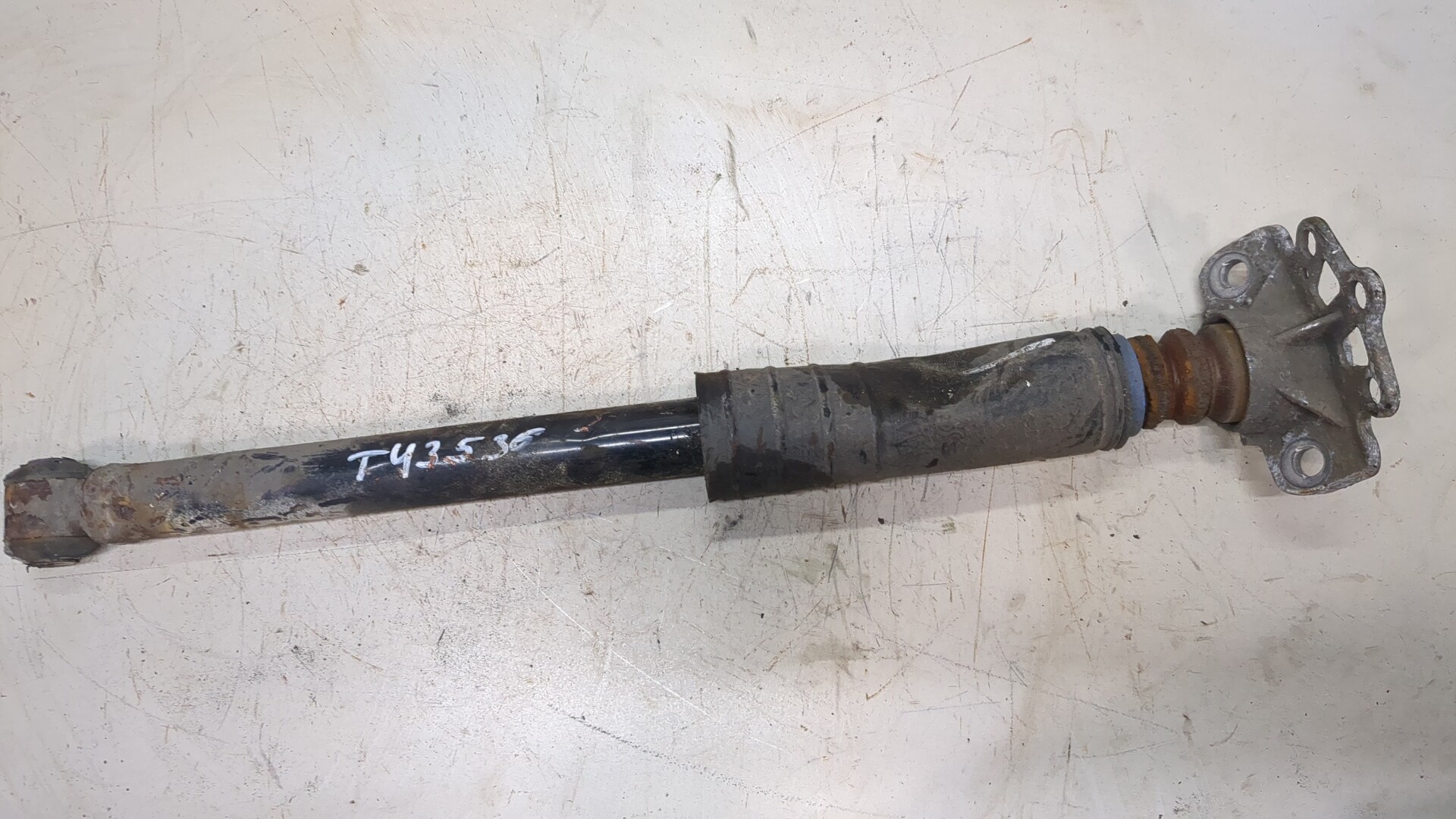 Амортизатор задний правый