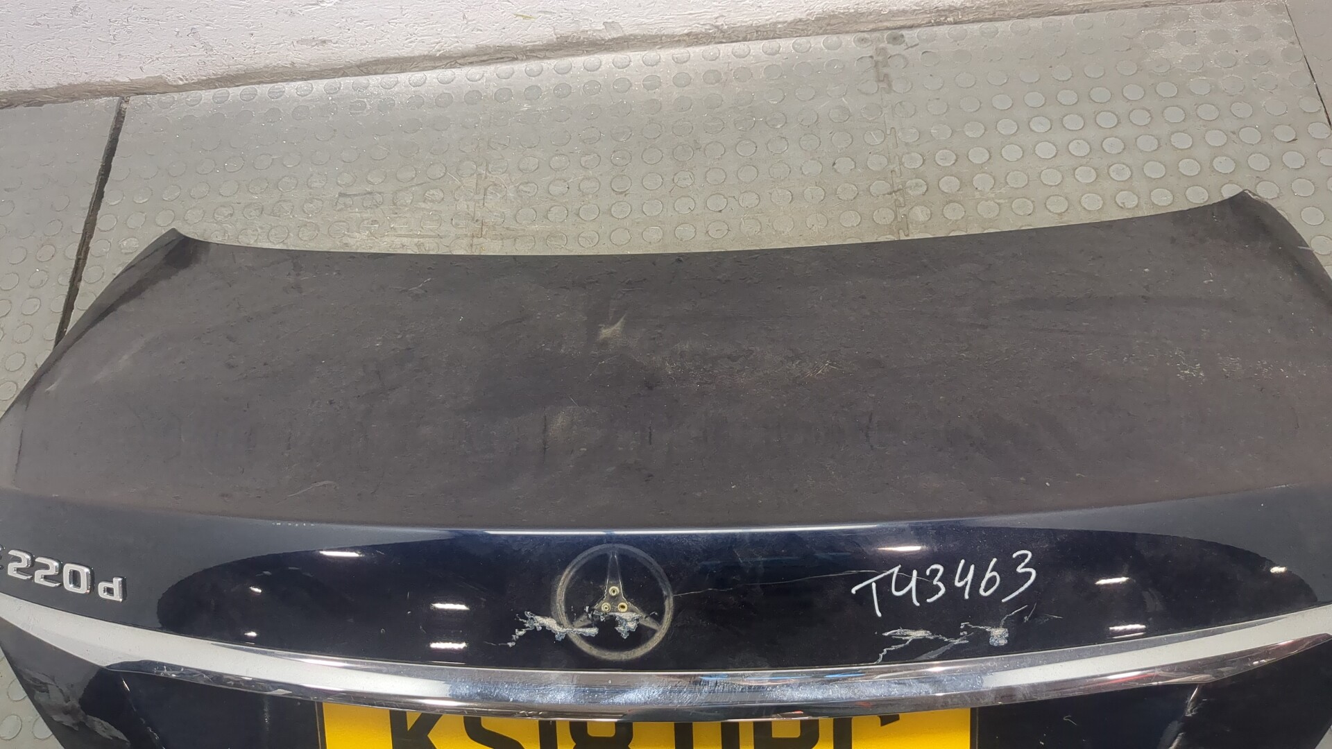 Дверь багажника