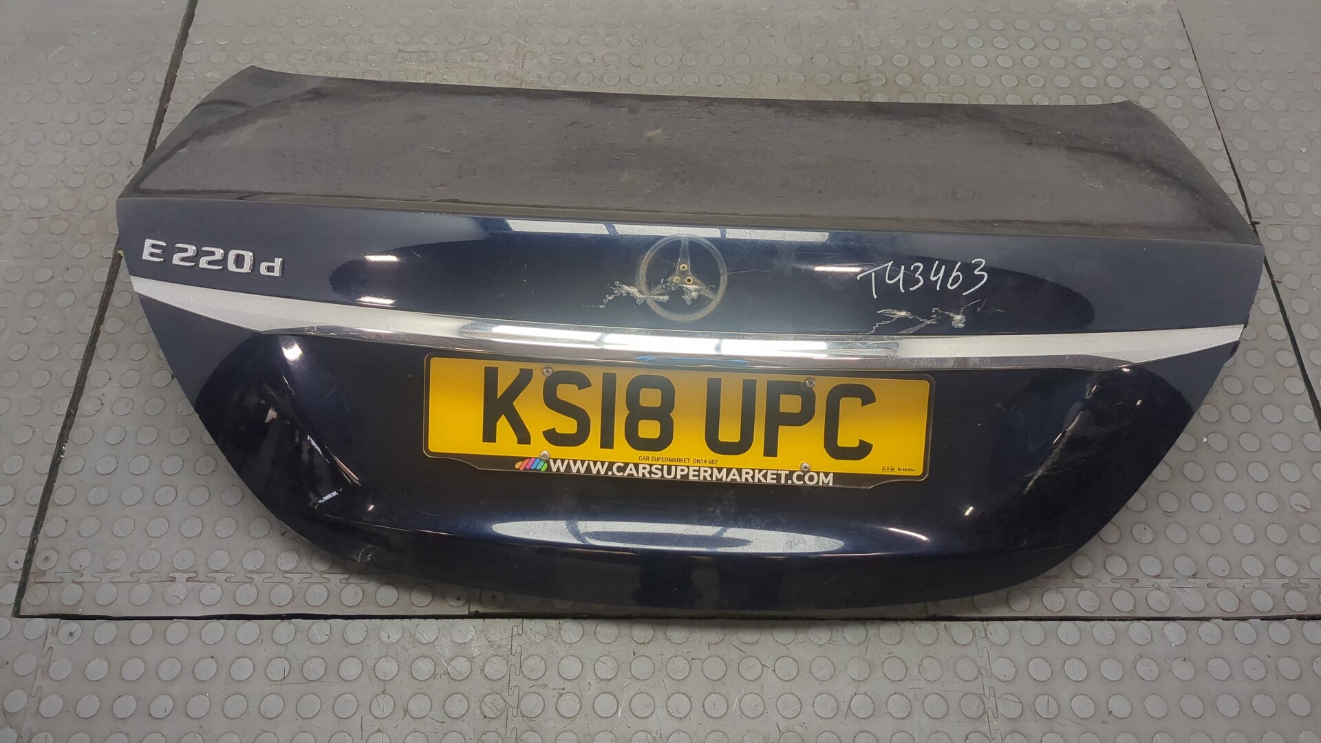 Дверь багажника