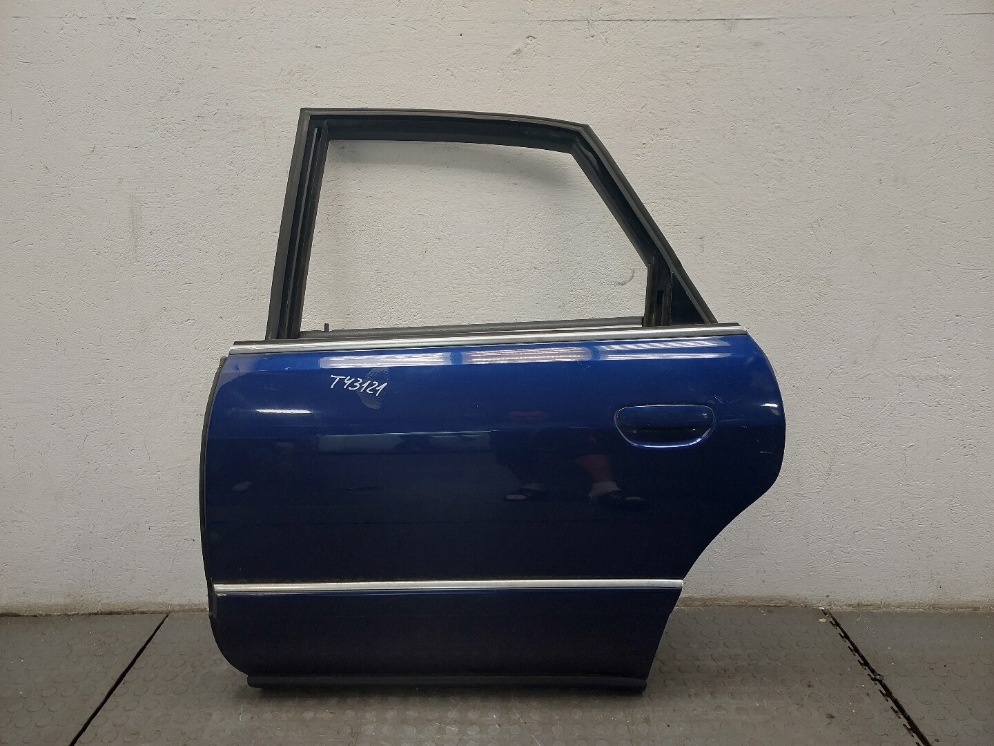 Дверь задняя левая