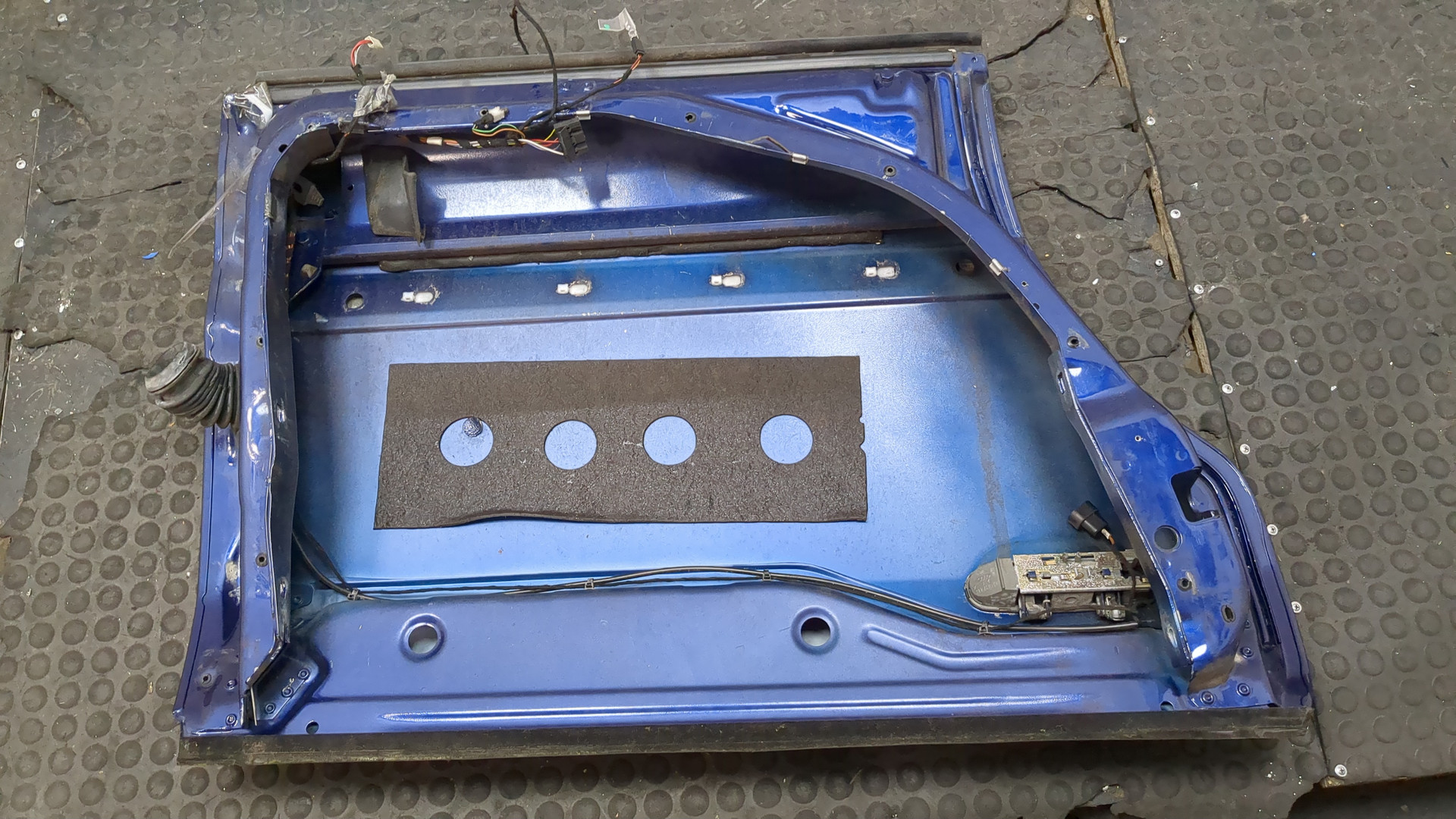 Дверь задняя левая