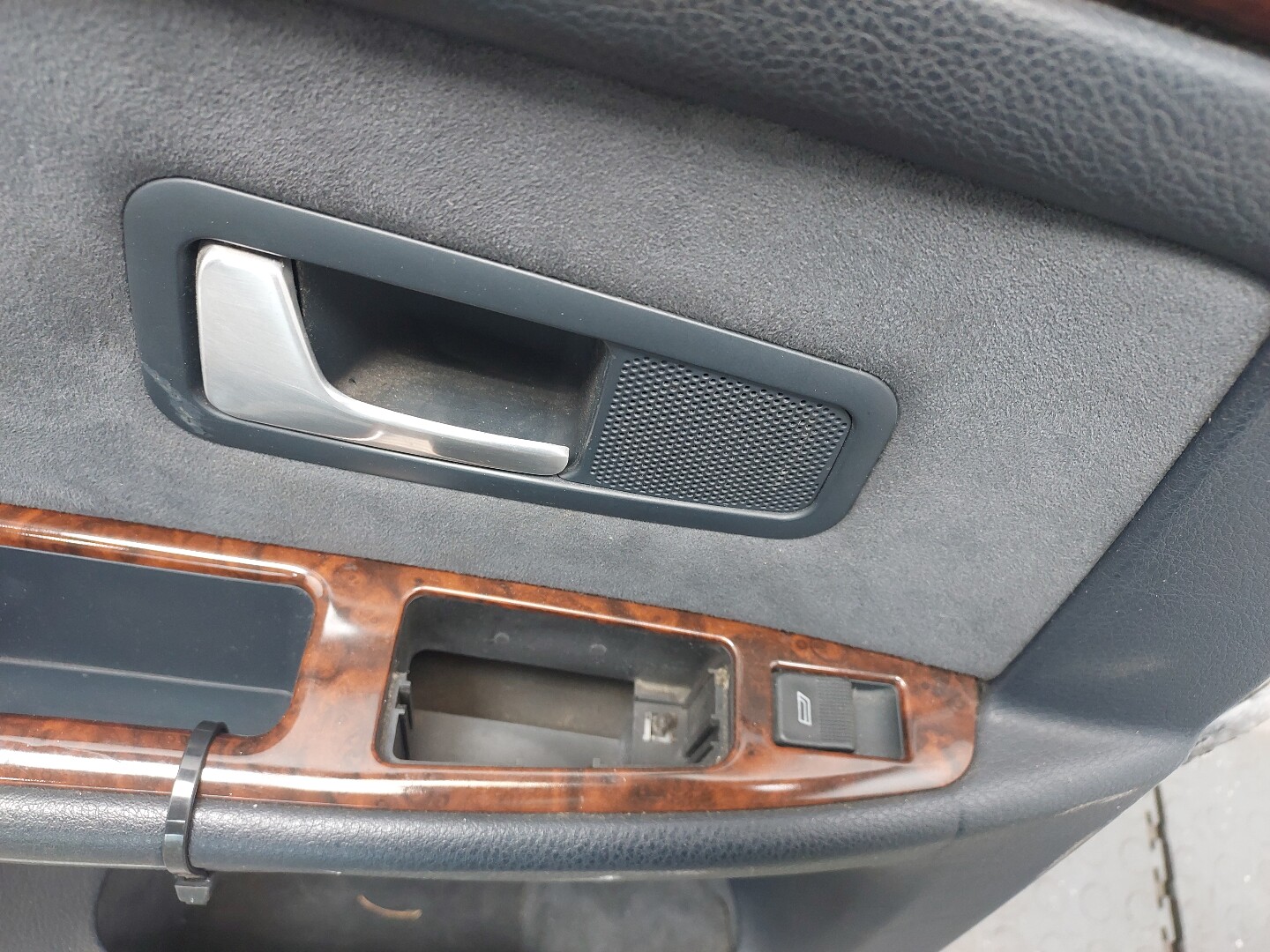 Дверь задняя левая