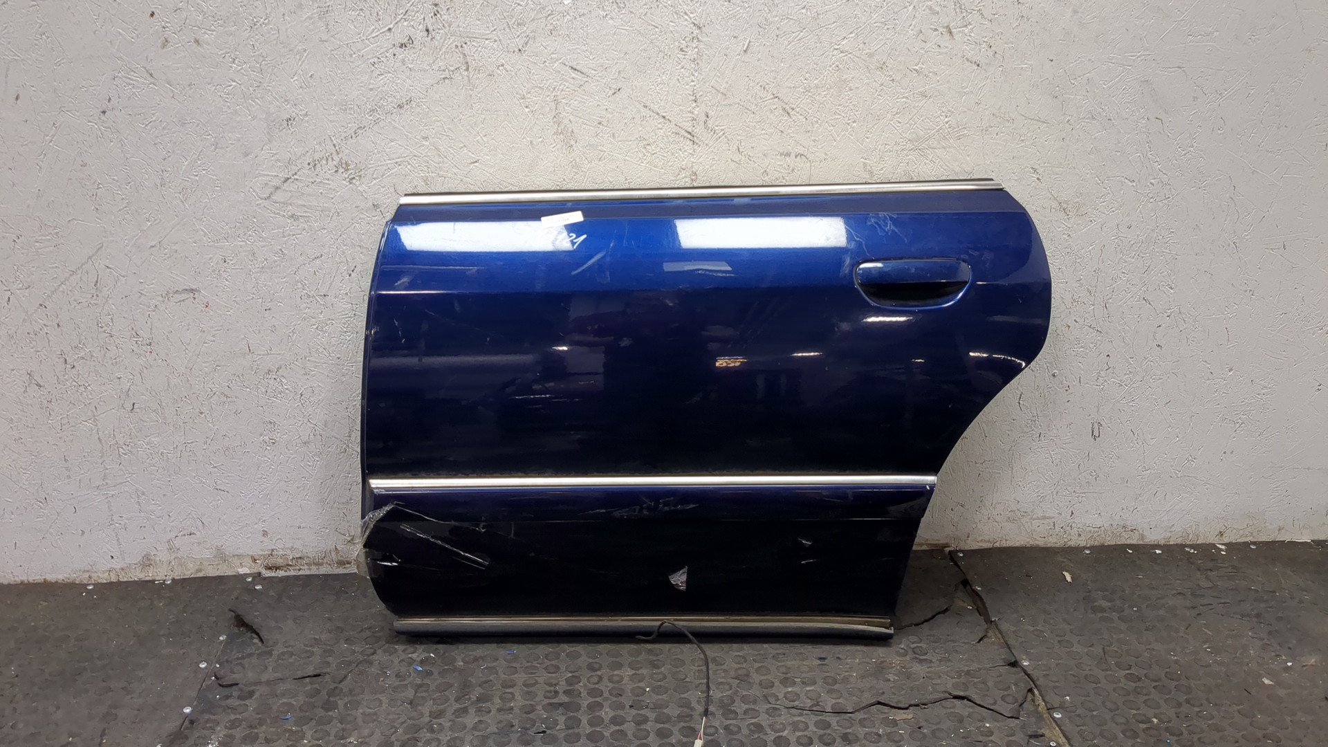 Дверь задняя левая