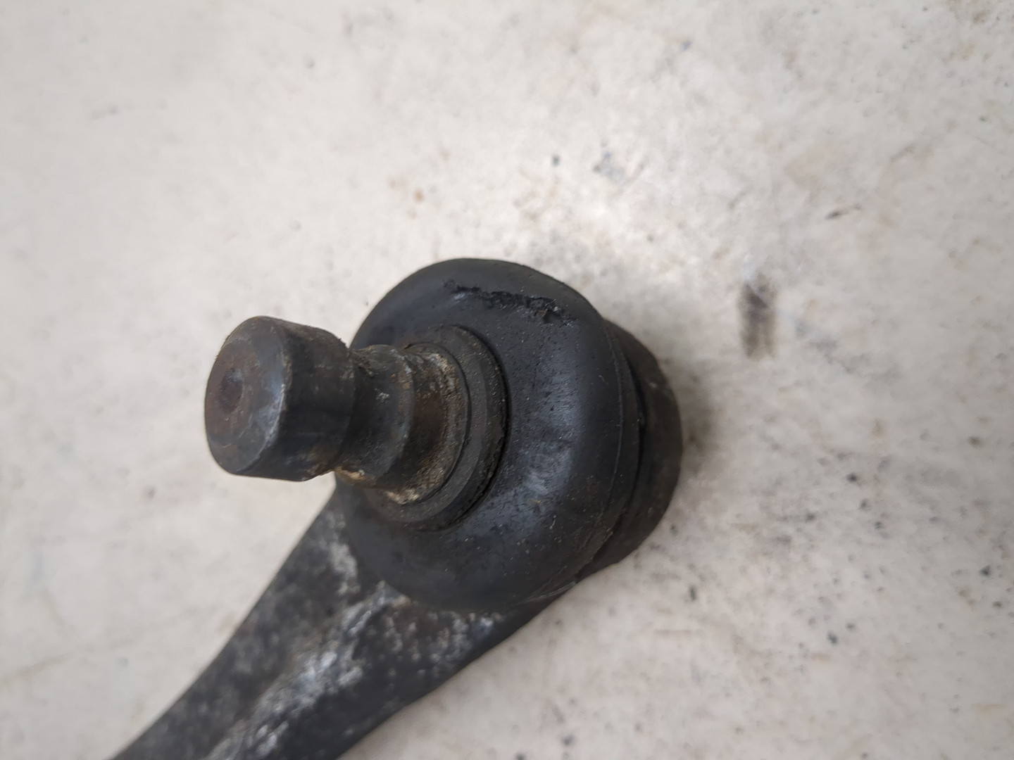 Рычаг передний правый