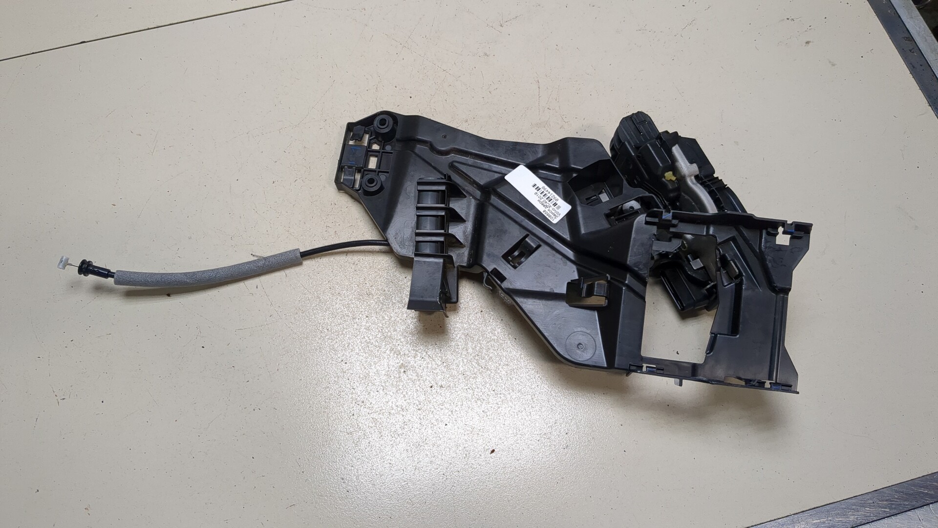 Замок двери задней правой