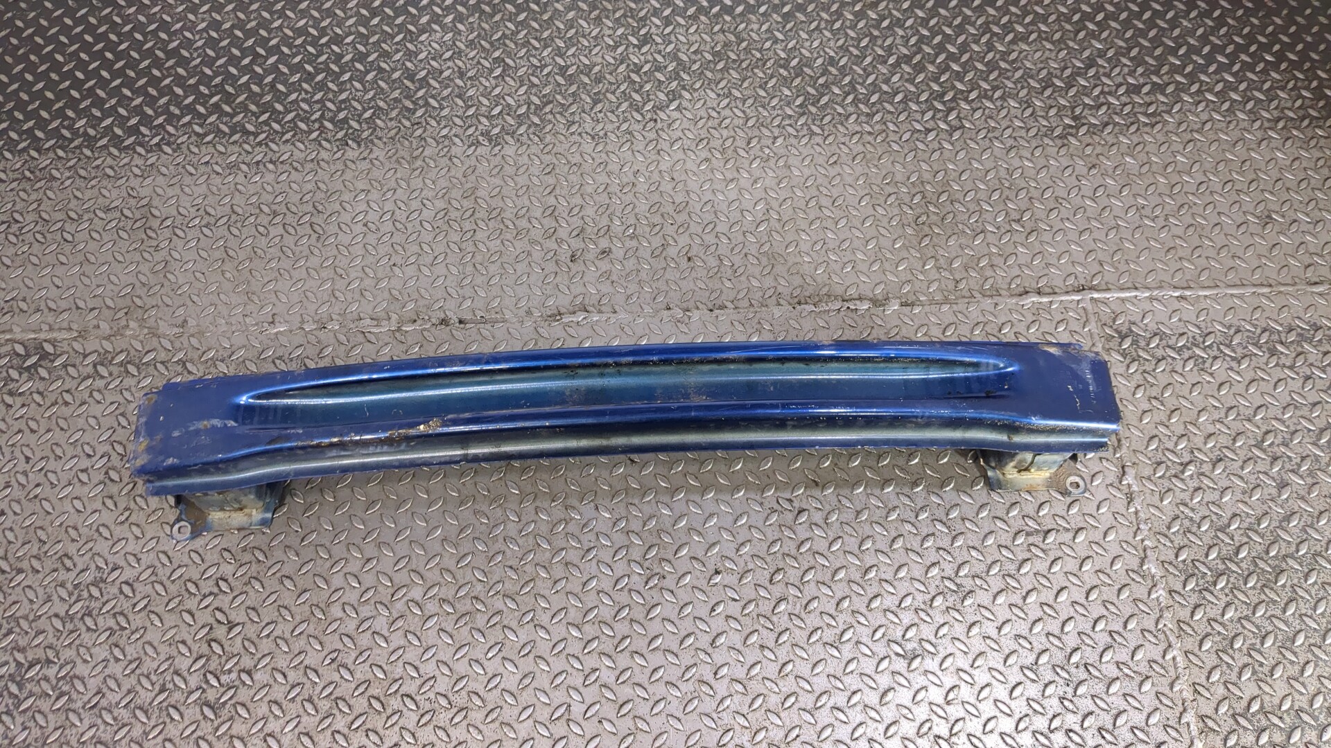 Усилитель заднего бампера