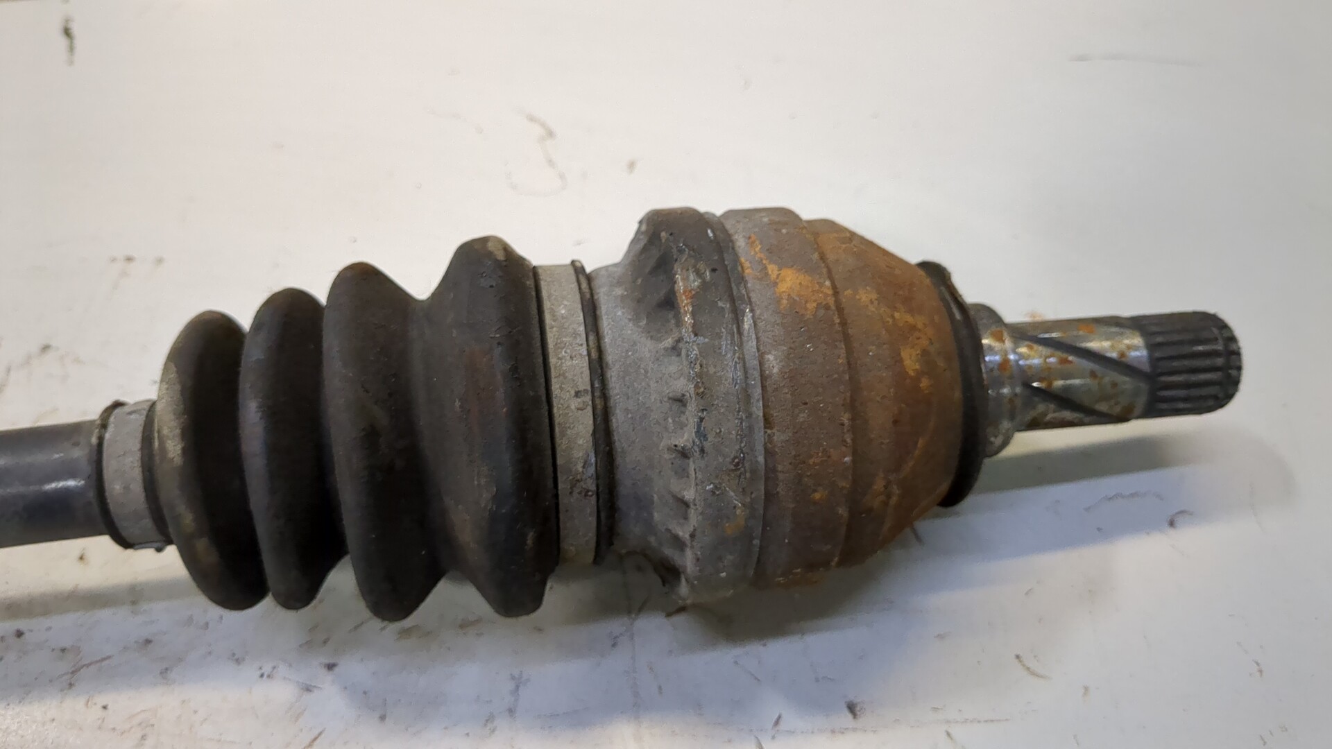 Полуось передняя левая