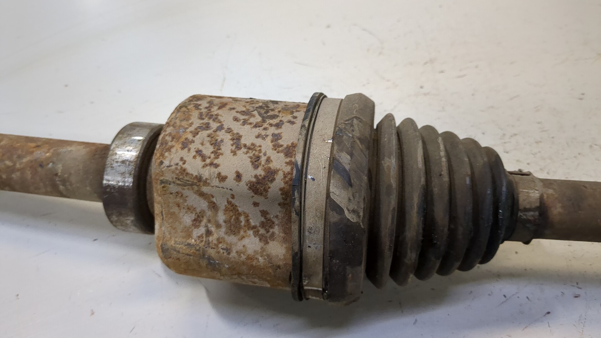 Полуось передняя правая