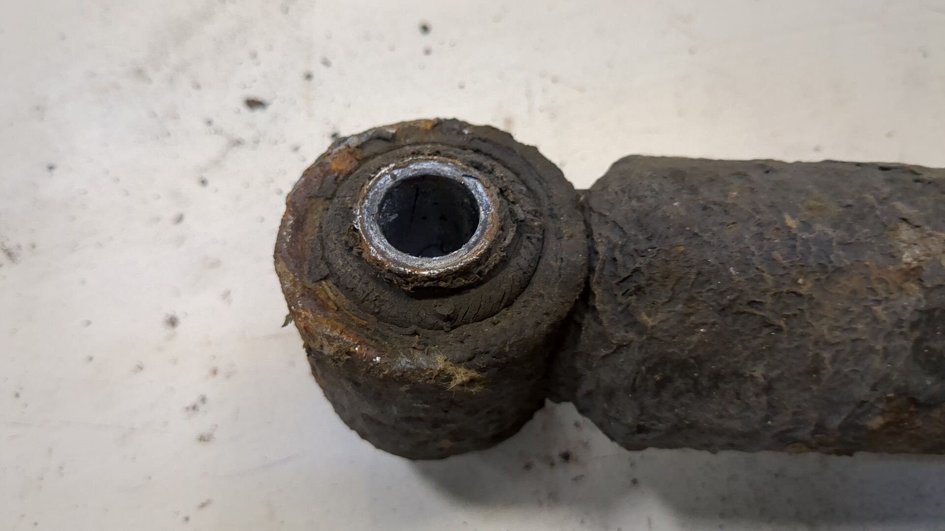 Амортизатор задний (стойка)