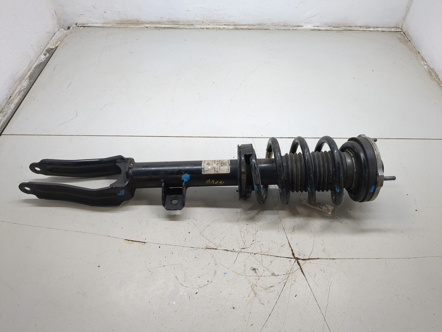 Амортизатор передний правый