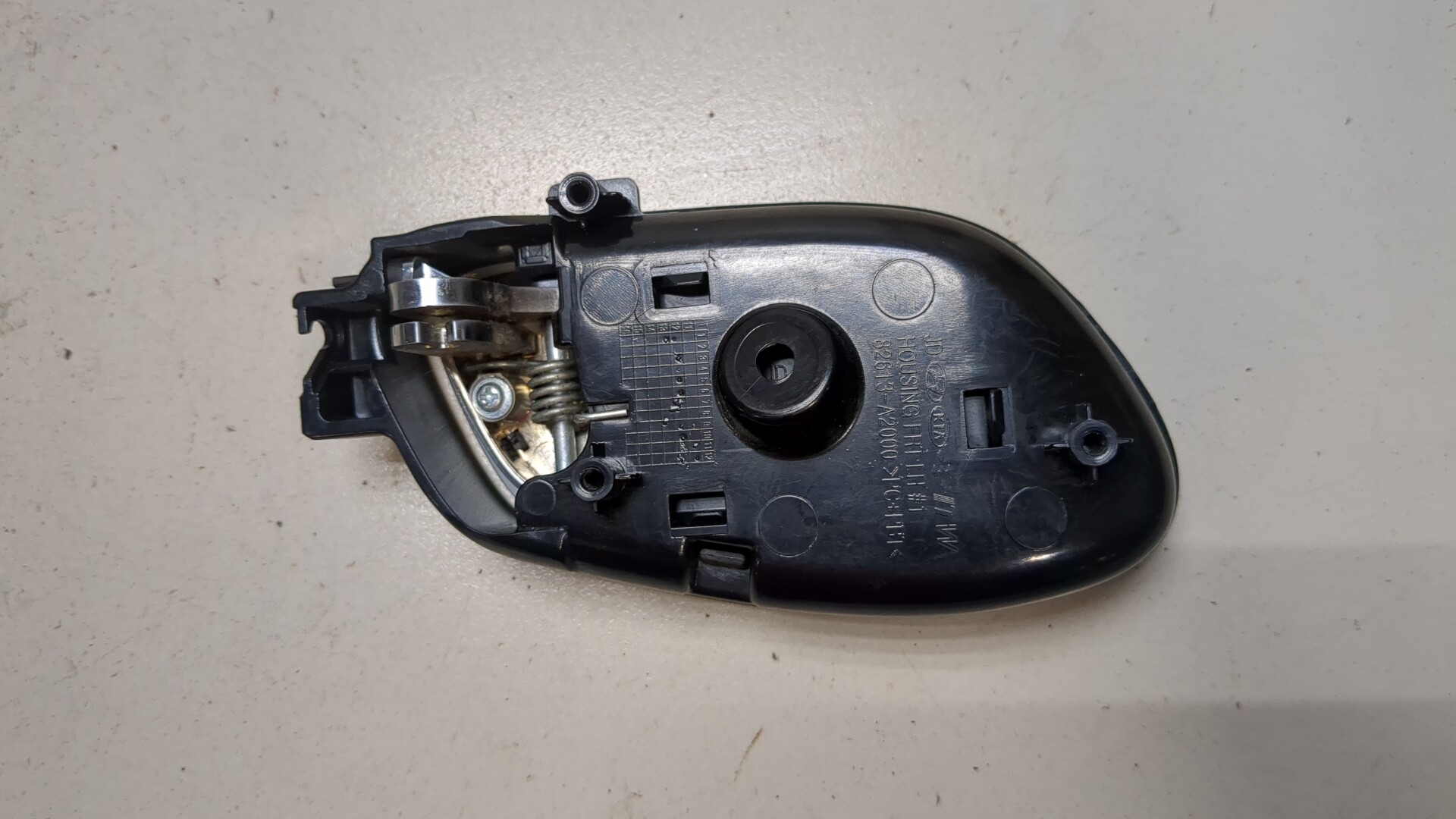 Ручка двери передней внутренняя левая