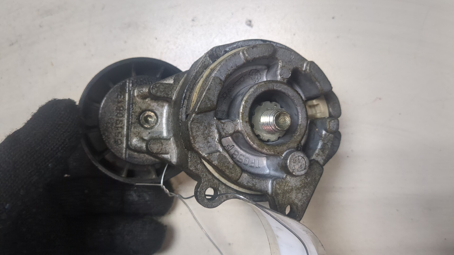 Натяжитель ремня