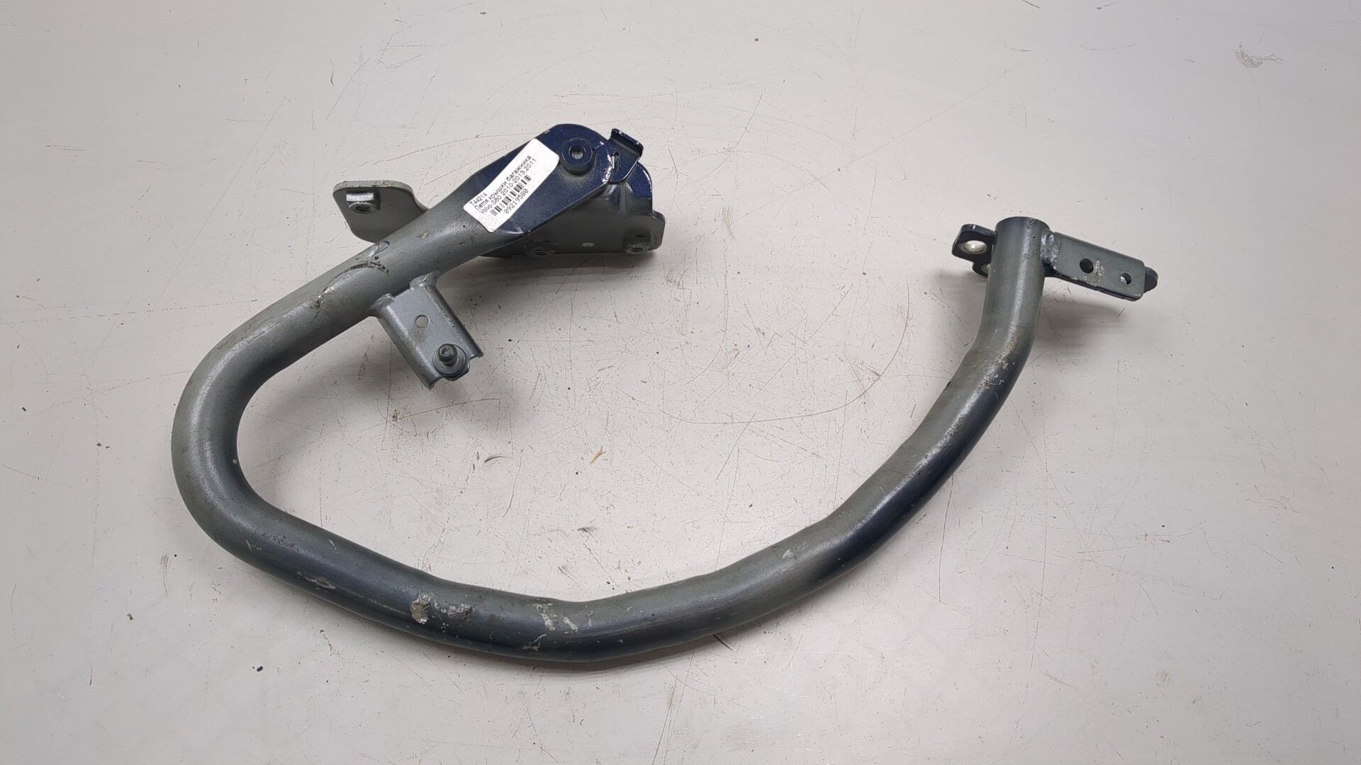 Петля крышки багажника