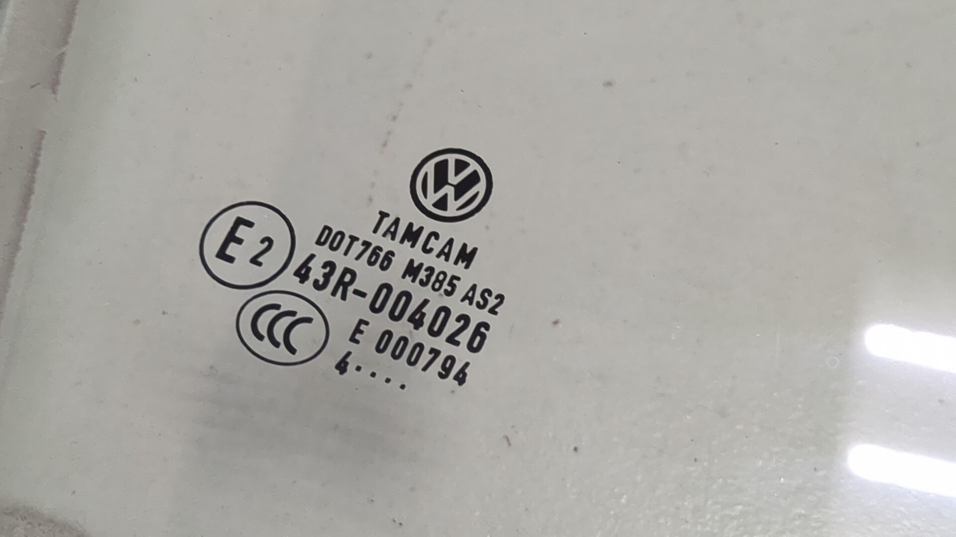 Стекло двери передней правой