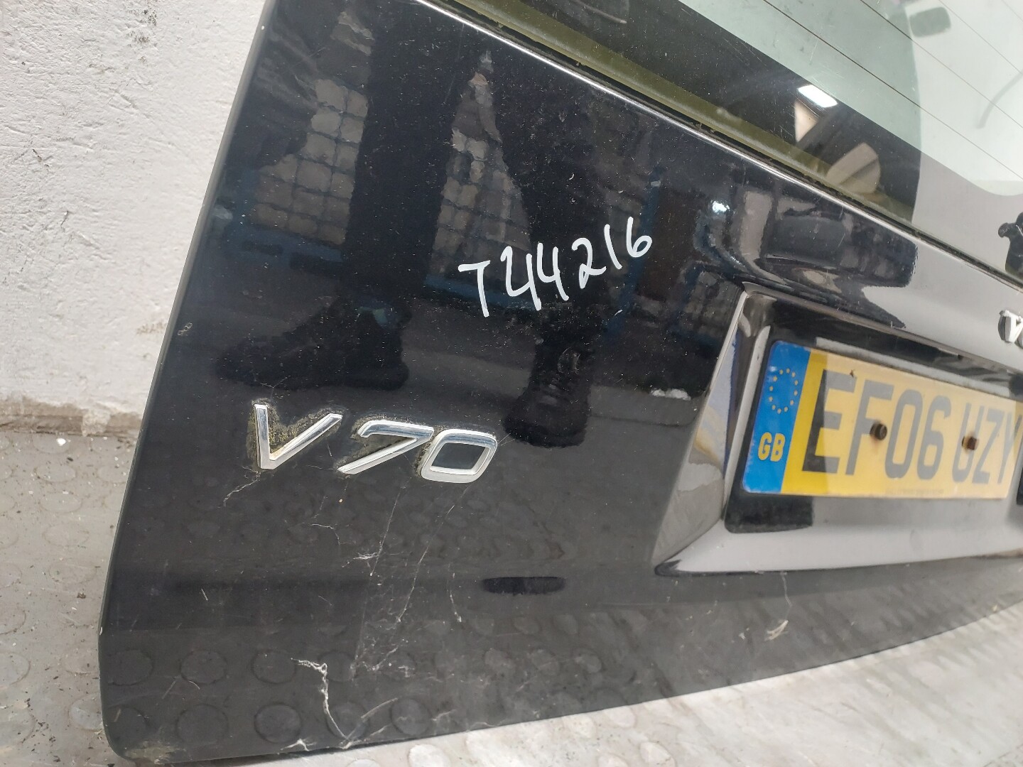 Дверь багажника