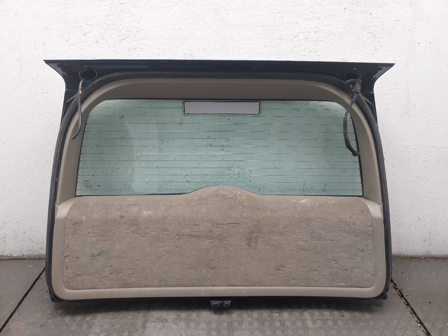 Дверь багажника