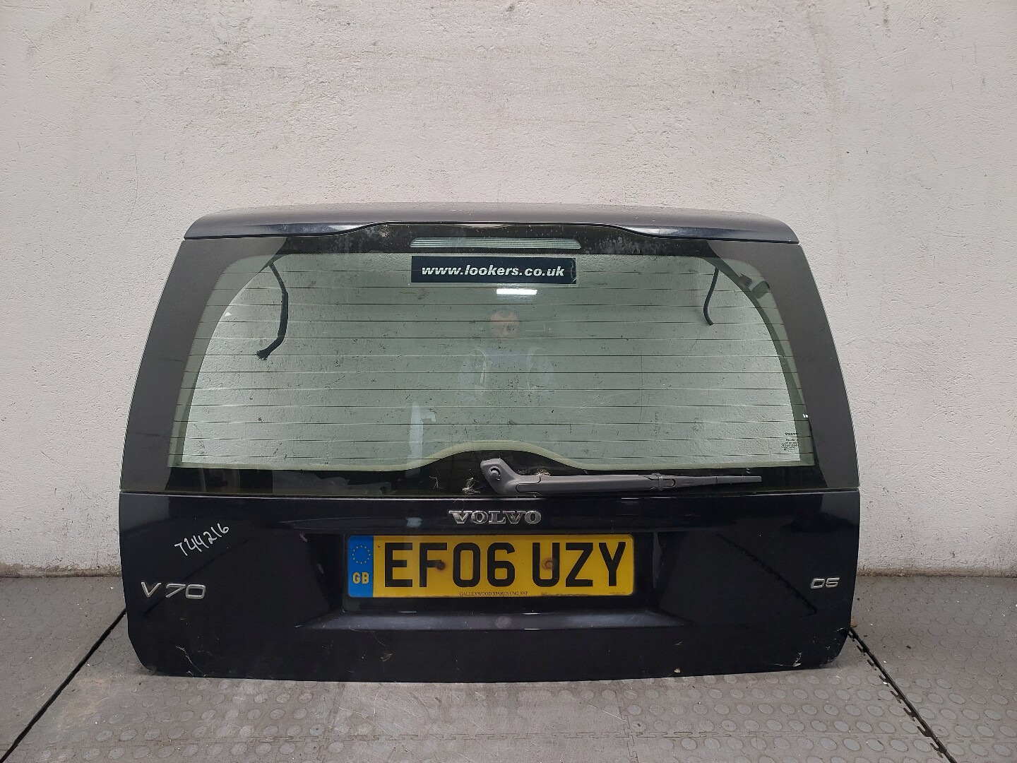 Дверь багажника