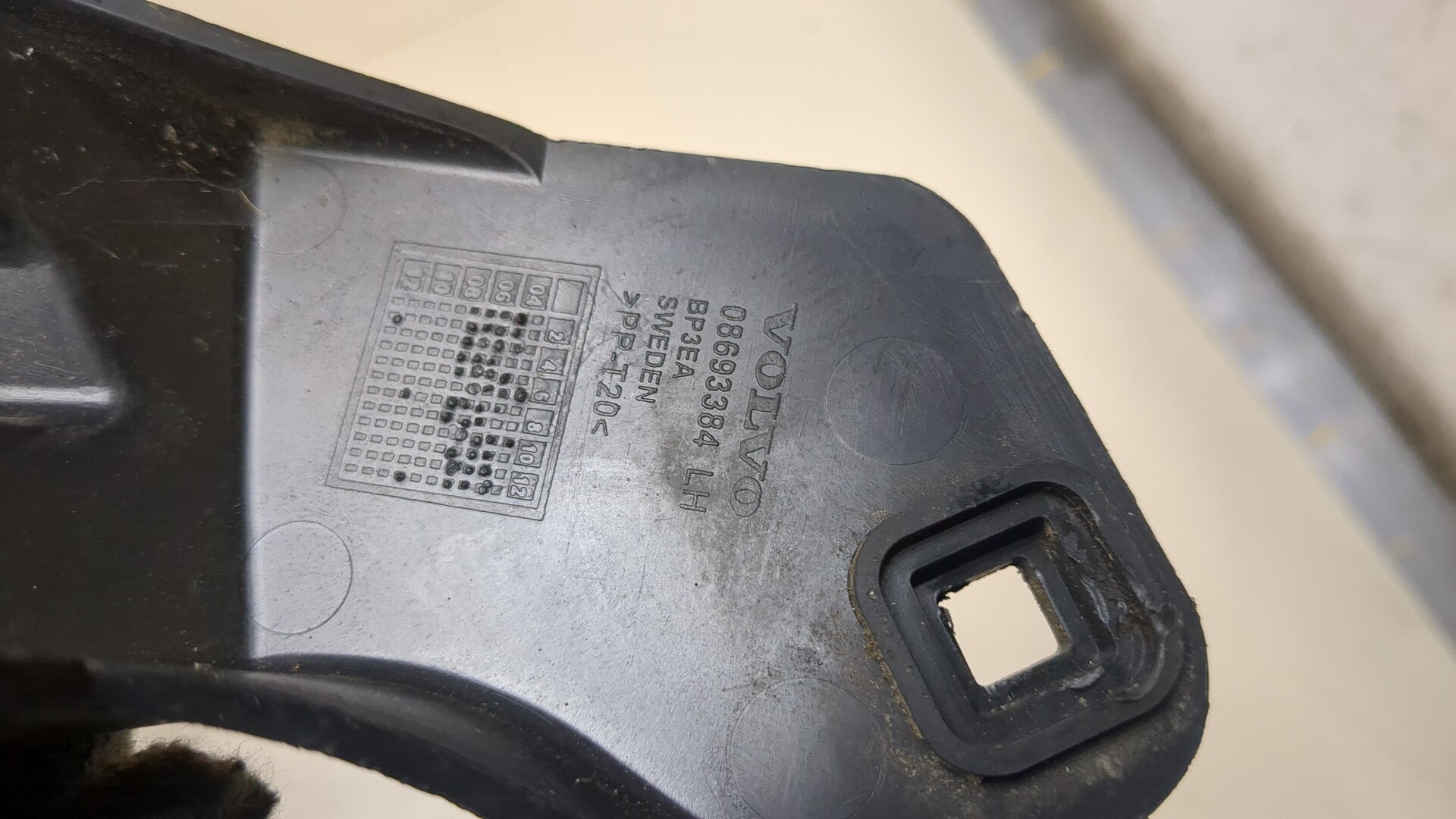 Кронштейн заднего бампера левый