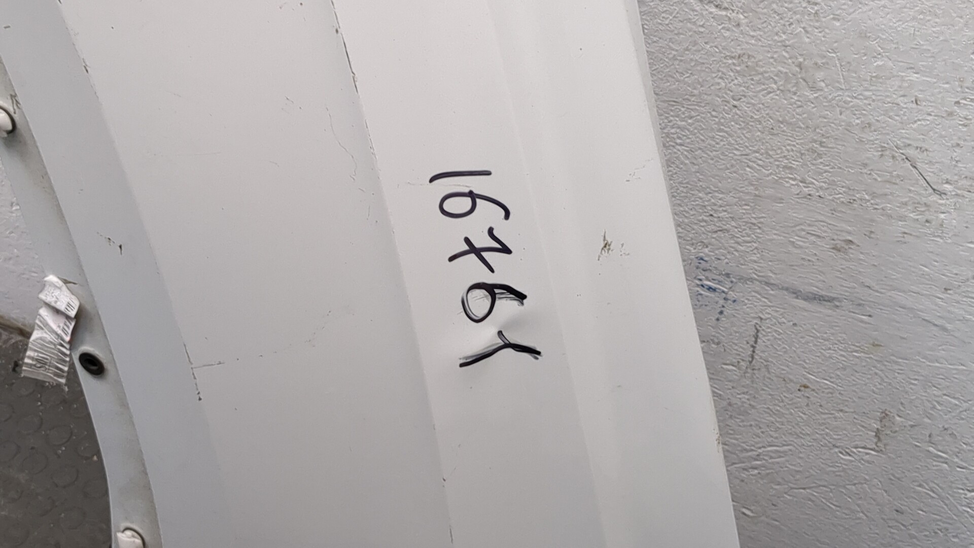 Крыло переднее левое