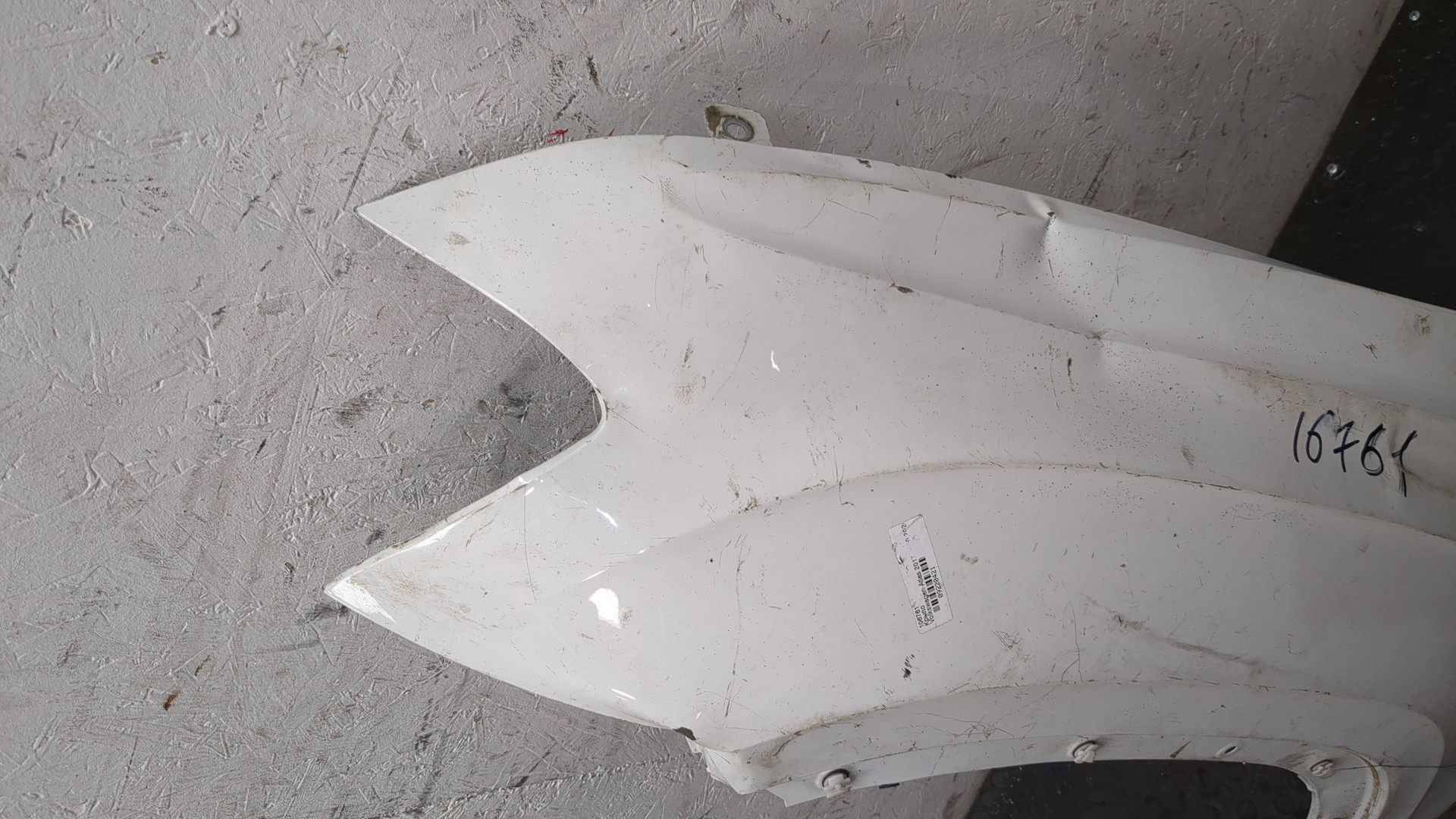 Крыло переднее левое